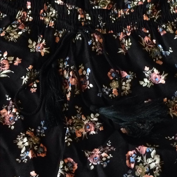1 LEFT! Sexy & FLirty!  Black Floral Romper! - Picture 6 of 8